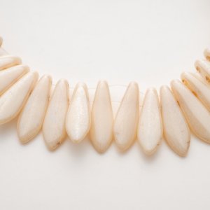 画像1: 2ホールダガー 5x16mm オパーク シャンパンラスター（50個）