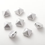ピラミッド 12mm 2ホール アルミニウムシルバー  ※25個