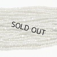 シャーロット13/0　メタリックシルバー 糸通し