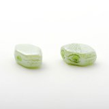 パロス・プカ  7x4mm Lt.グリーンラスター（約10/100g）