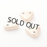 【チェコメイト】トライアングル2ホール 6mm　マットメタリックフラックス