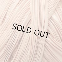 【現品限り】シルク絞りリボン ソリッドベージュ　Solid Beige 【ベージュ単色】つなぎ目有り10cm
