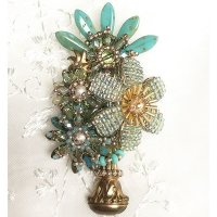 【再入荷！】ミントブルー・フラワーのブローチ by 山本紀美代
