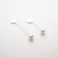 丸皿とパールのハットピン（ブローチ）