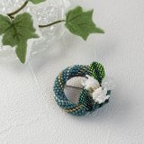 チューブクロッシェとステッチで編むブローチ〜すずらん〜 by ビーズパフェ 岡本恵子