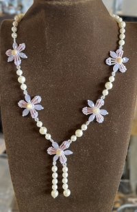 シャイニーフラワーネックレス（むらさき） by Beads工房 brilliant 大槻友美