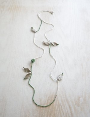 画像1: ヤマボウシのネックレス by 堤祥子