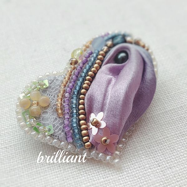 ハートのビーズ刺繍ブローチ By Beads工房 Brilliant 大槻友美