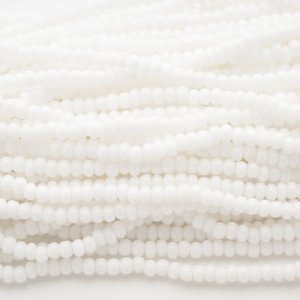 画像: シャーロット11/0 チョークホワイト 糸通し