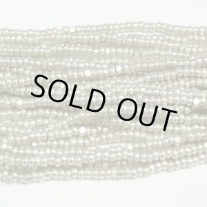 画像: シャーロット13/0　メタリックシルバー 糸通し