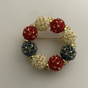 画像: クリスマスリース (ブローチ)  by 梅村里美