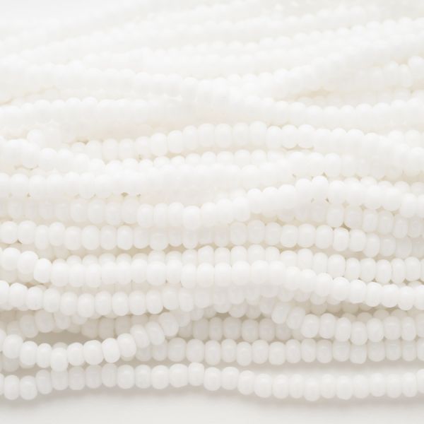 画像1: シャーロット11/0 チョークホワイト 糸通し (1)